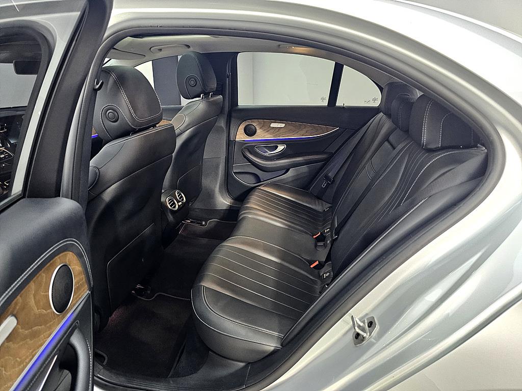 Mercedes Benz E class - Vista 11