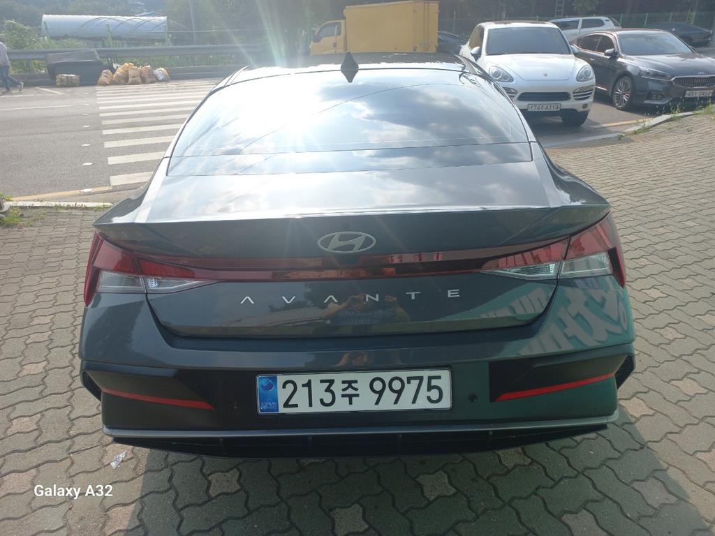 HYUNDAI Avante - Vista 3
