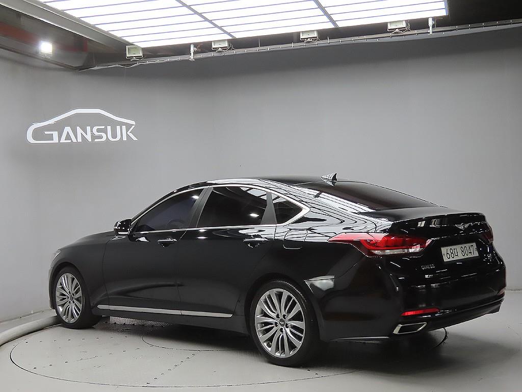 HYUNDAI Genesis - Vista 3