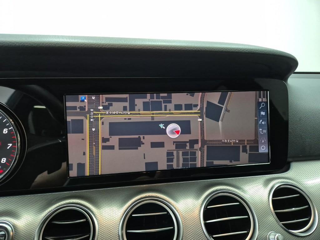 Mercedes Benz E class - Vista 10