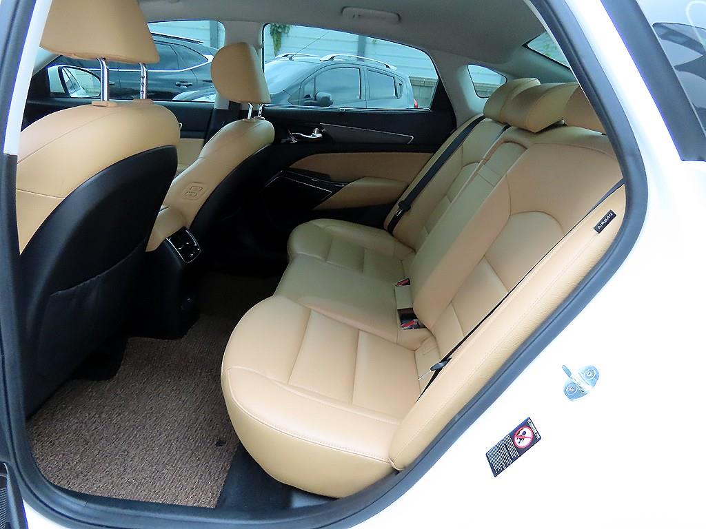 KIA K7 - Vista 8
