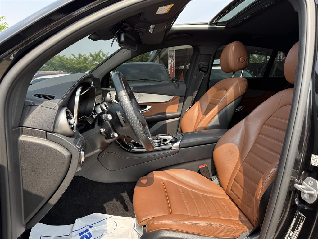 Mercedes Benz GLC Class - Vista 10