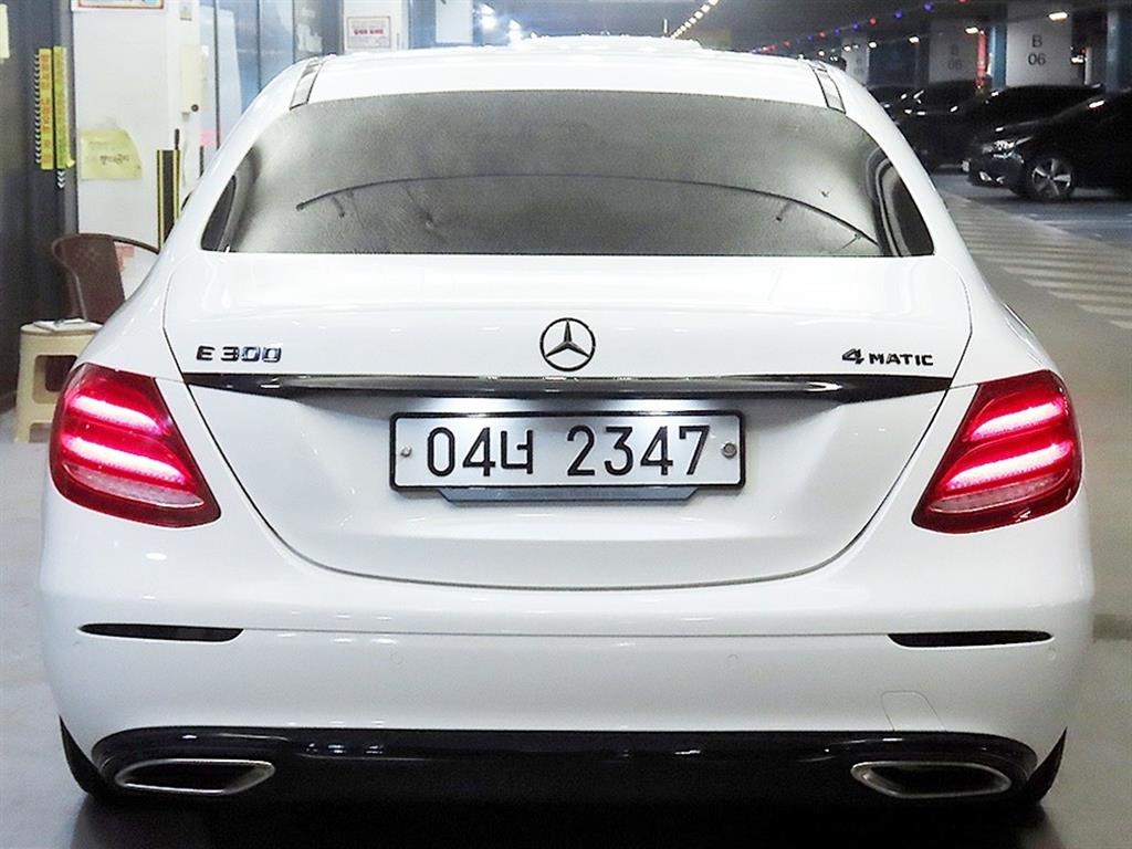 Mercedes Benz E class - Vista 7