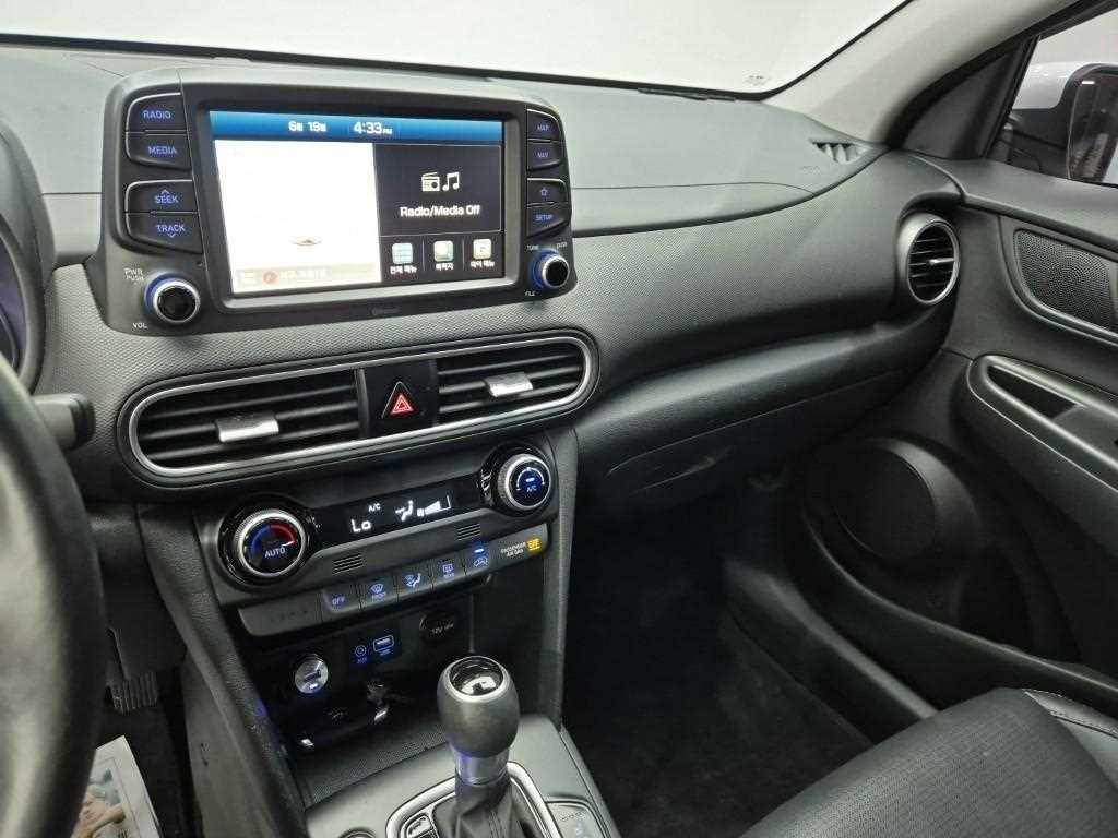 HYUNDAI Kona - Vista 12