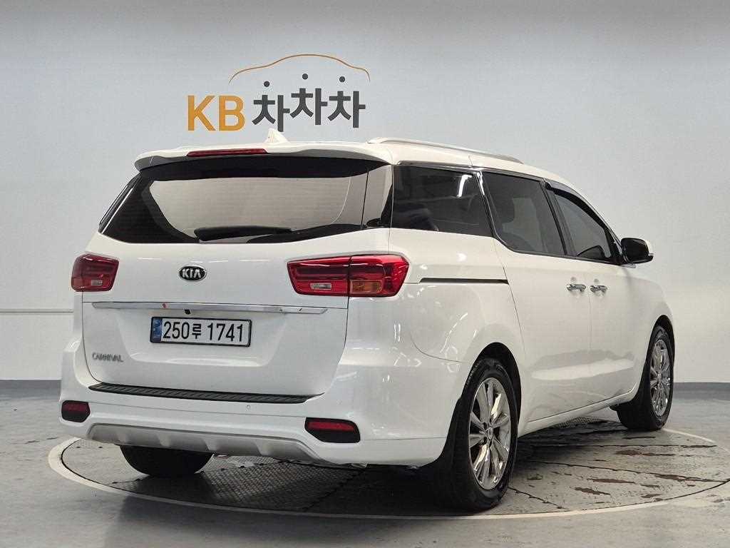 KIA Carnival - Vista 3