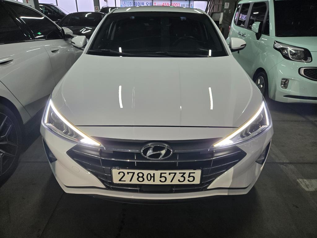 HYUNDAI Avante - Vista 3