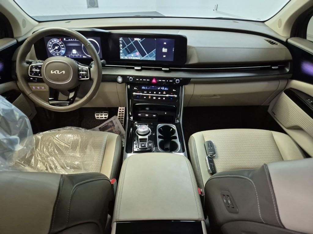 KIA Carnival - Vista 9