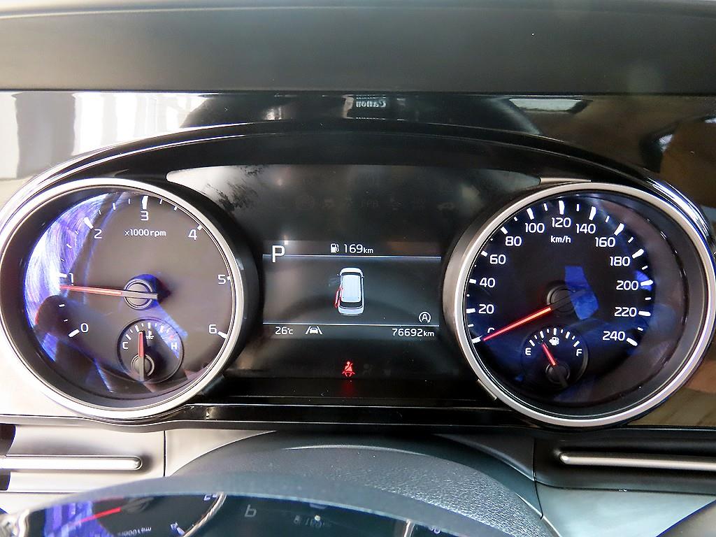 KIA Carnival - Vista 10