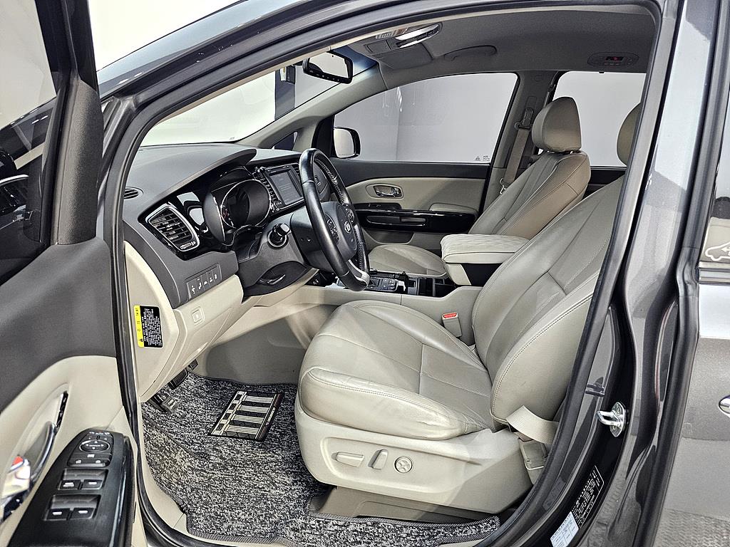 KIA Carnival - Vista 10