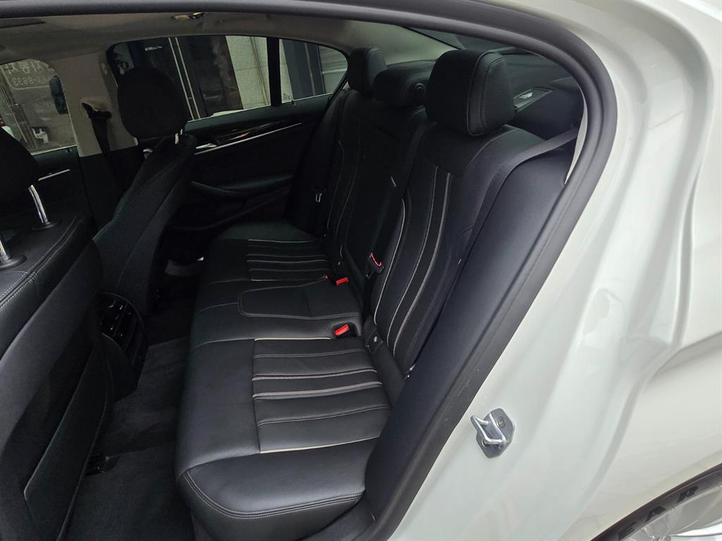 BMW 5 Series - Vista 8