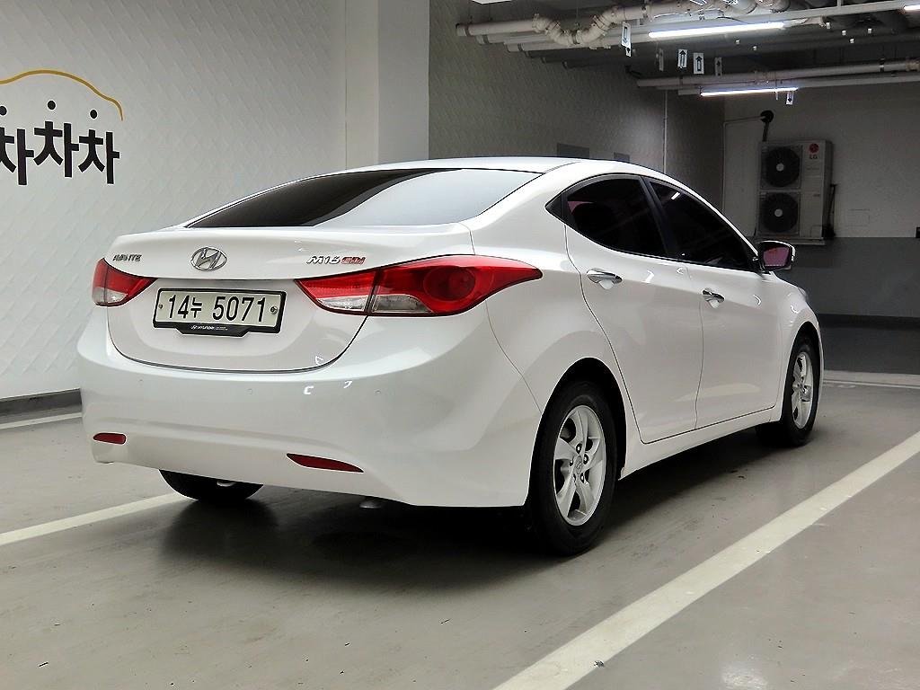 HYUNDAI Avante - Vista 6