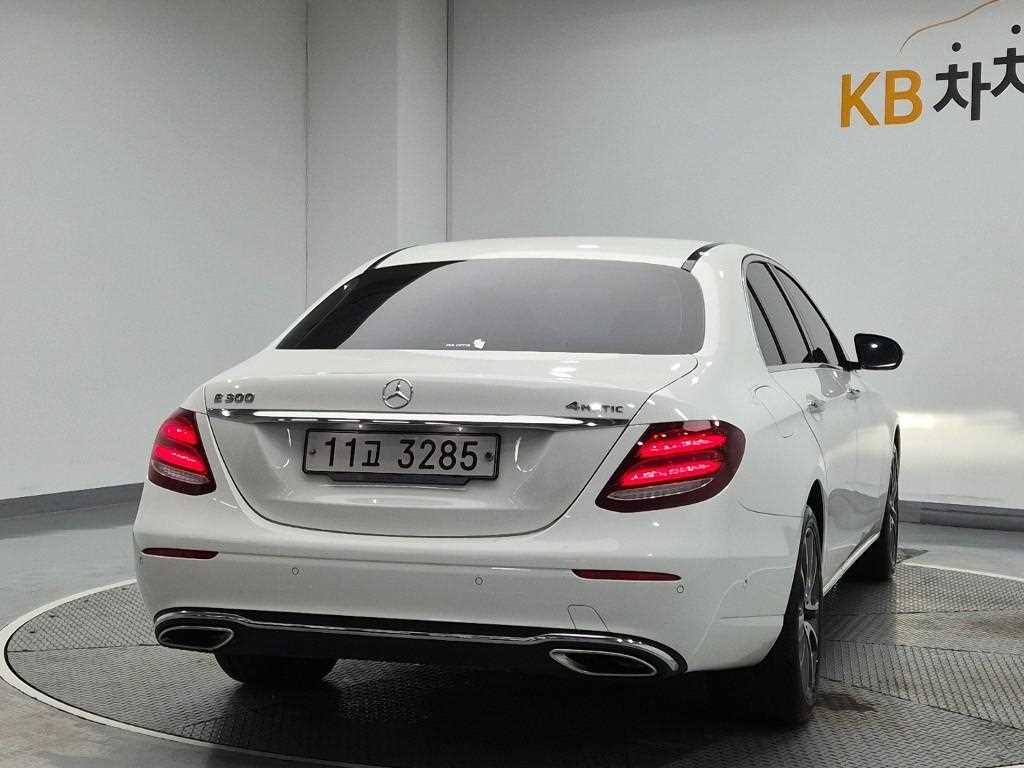 Mercedes Benz E class - Vista 3