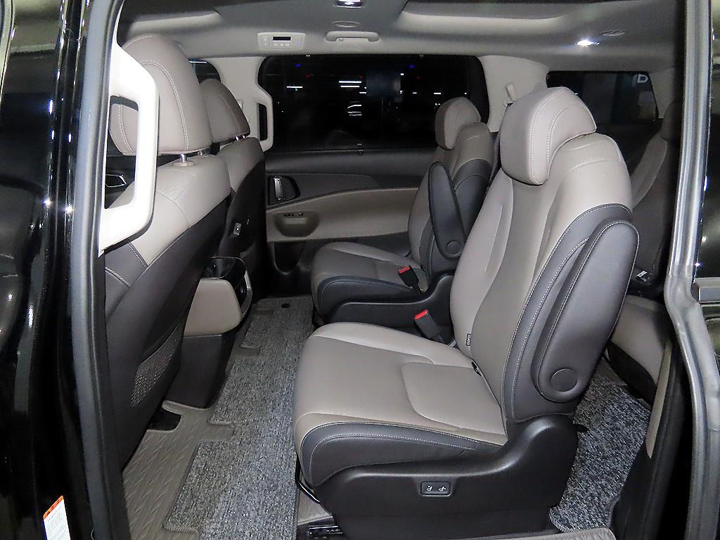 KIA Carnival - Vista 9