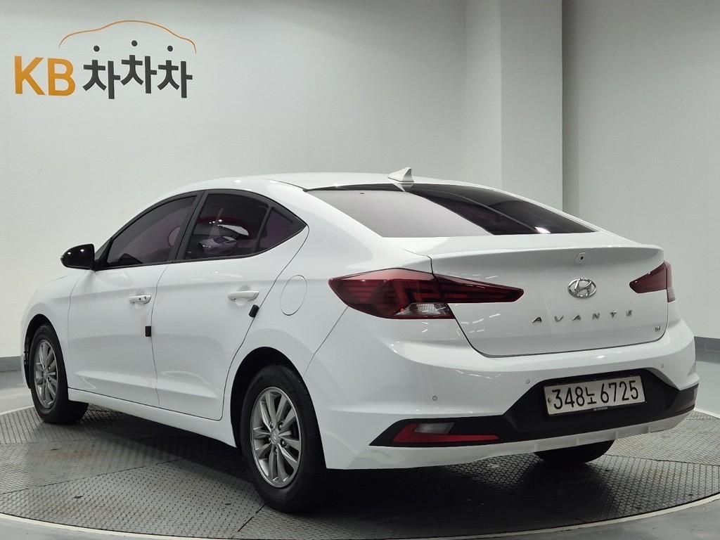 HYUNDAI Avante - Vista 2