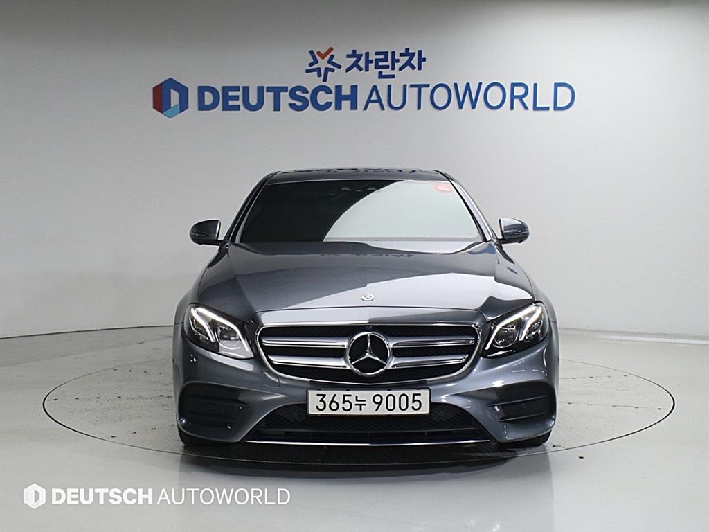 Mercedes Benz E class - Vista 3