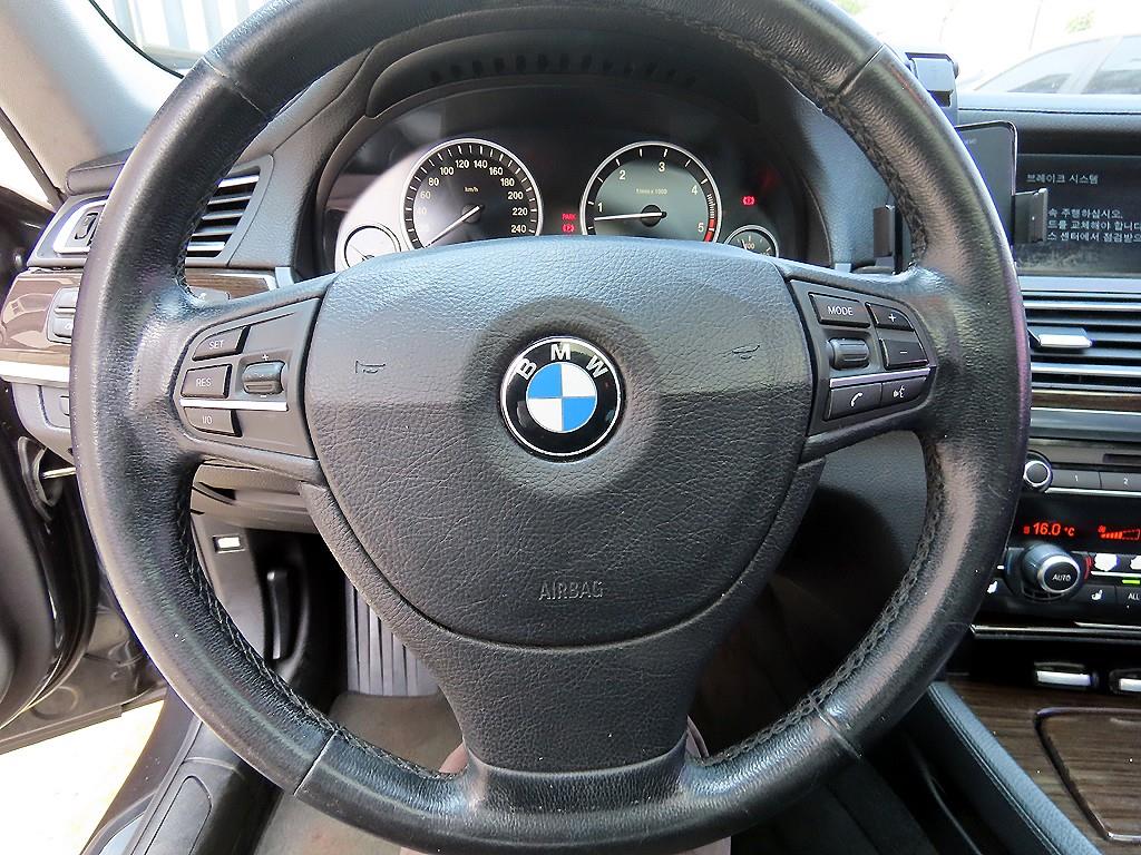 BMW 7 Series - Vista 8