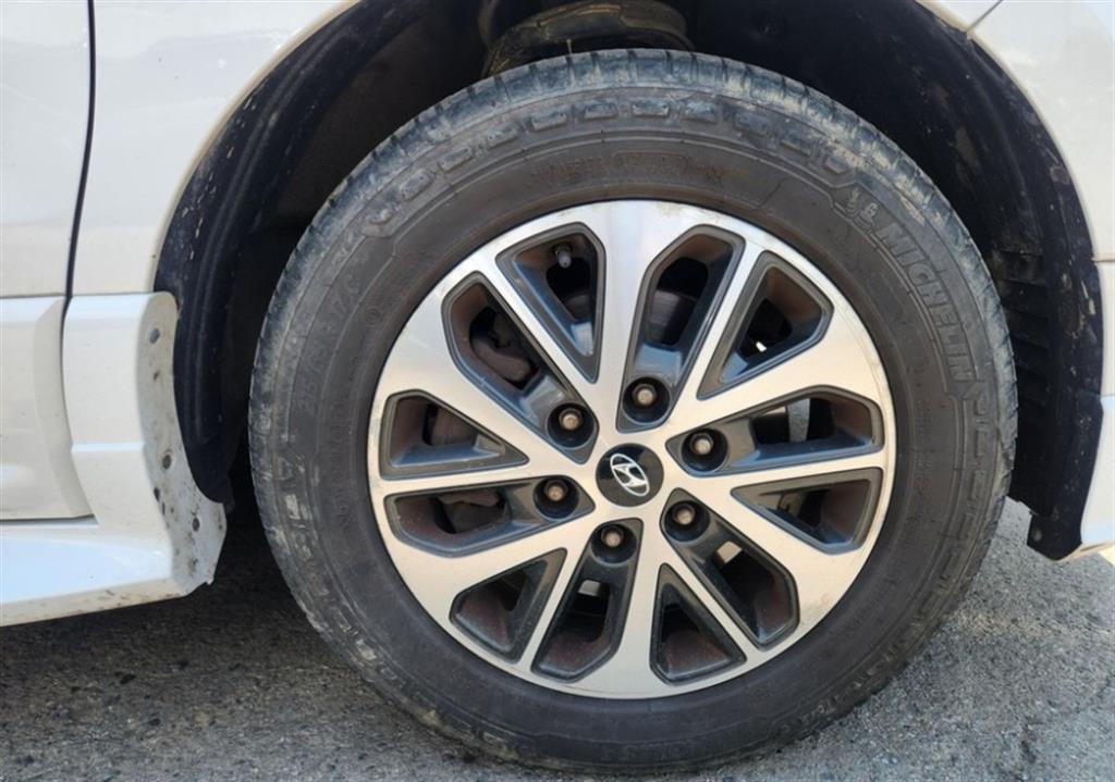 HYUNDAI Starex - Vista 10