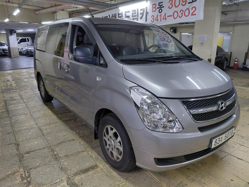 HYUNDAI Starex - Vista 3