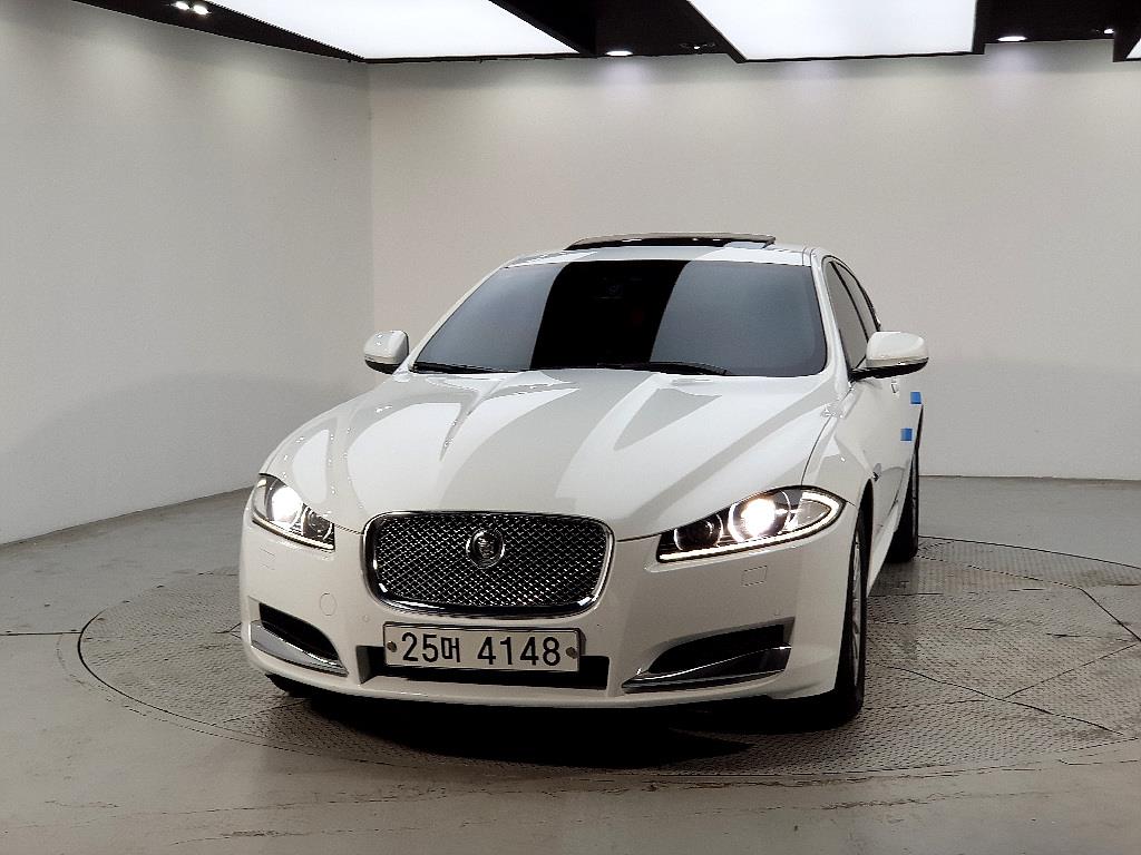 Jaguar XF - Vista 2