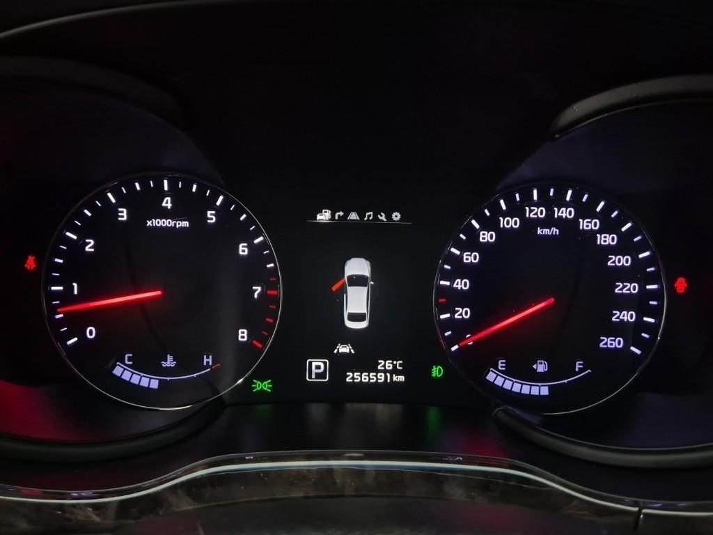 KIA K9 - Vista 8