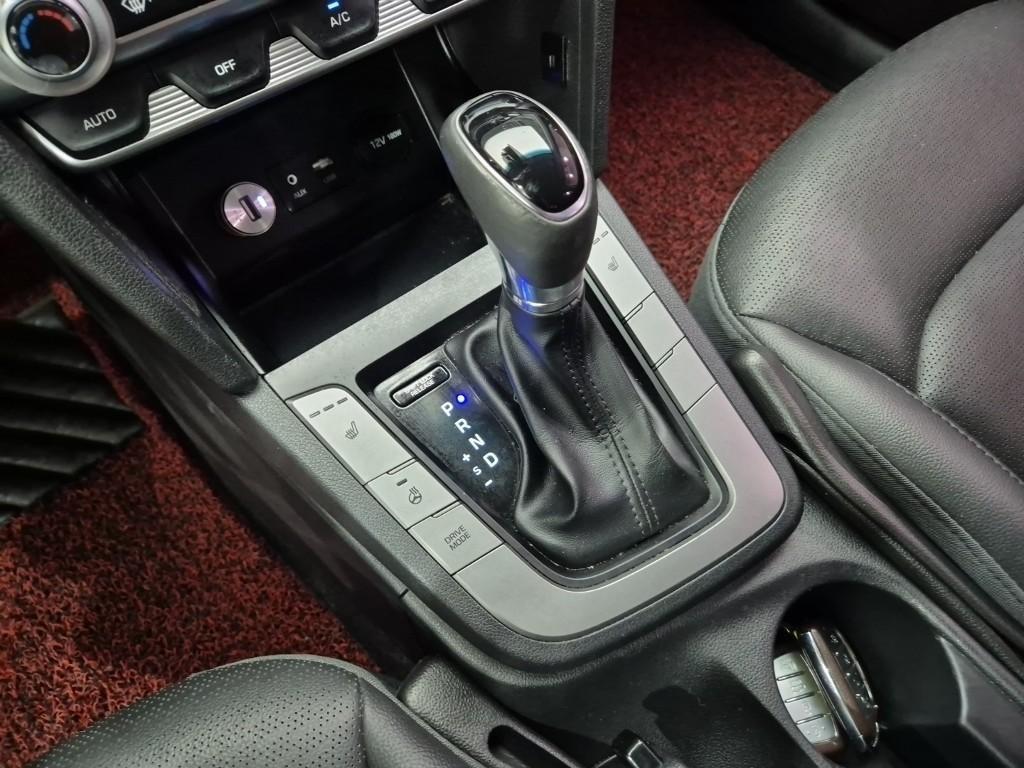 HYUNDAI Avante - Vista 10