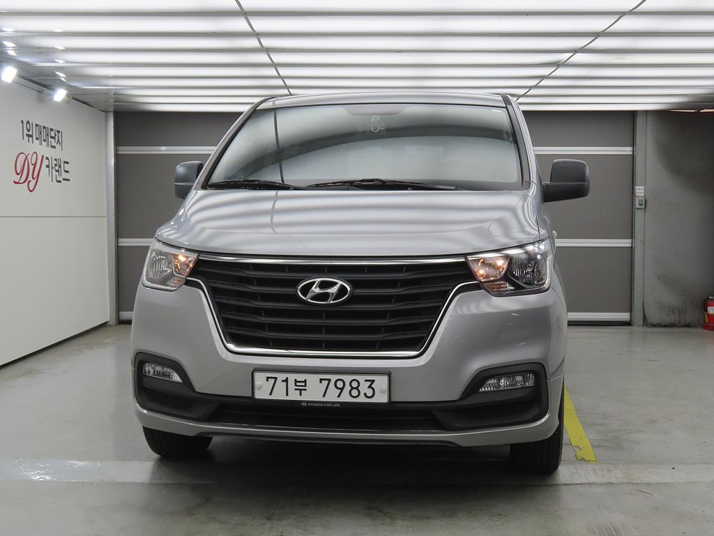 HYUNDAI Starex - Vista 2