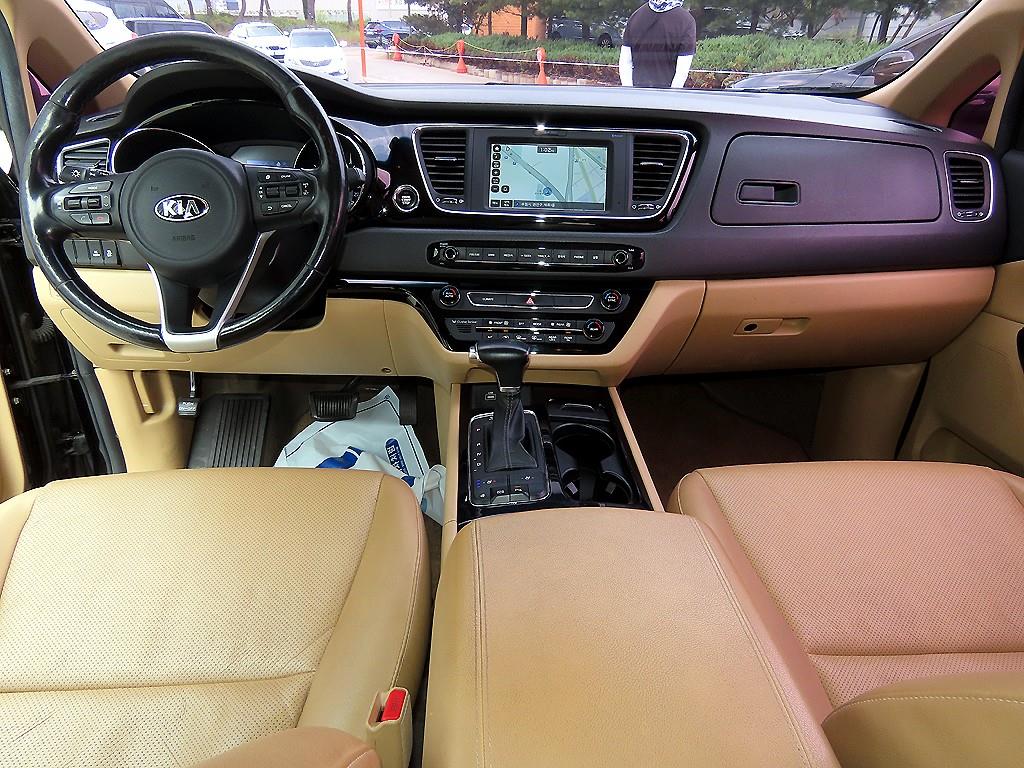 KIA Carnival - Vista 9