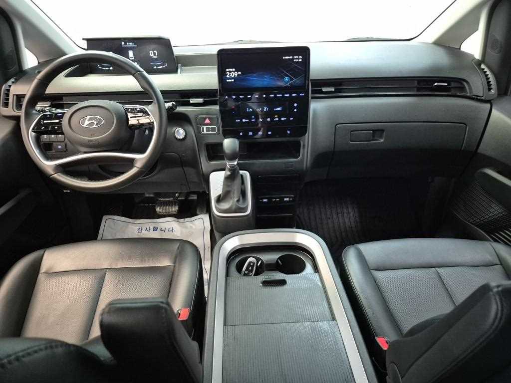 HYUNDAI Staria - Vista 9