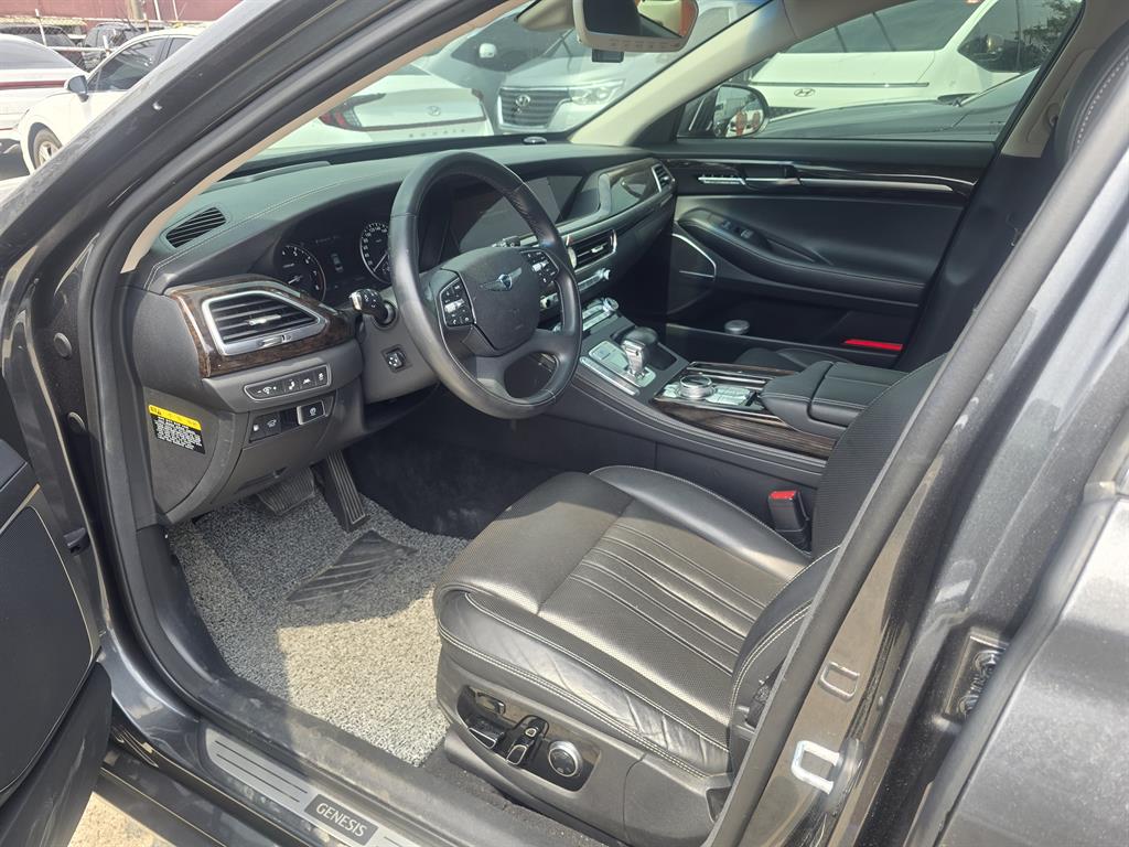 Genesis G90 - Vista 8