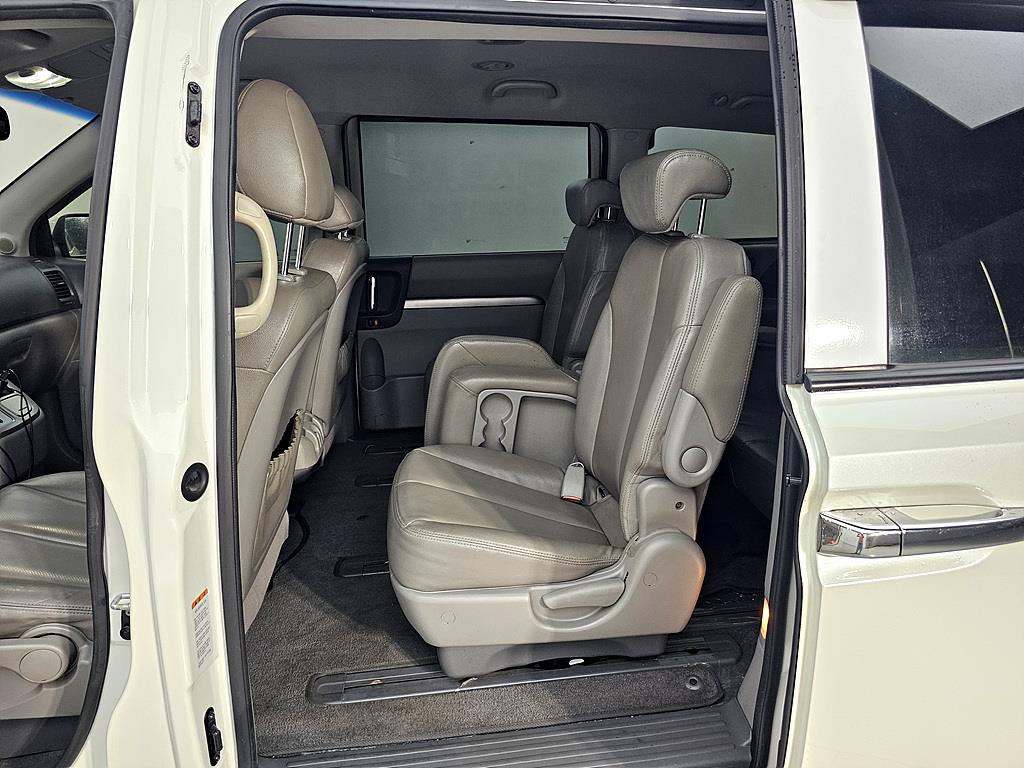 KIA Carnival - Vista 10