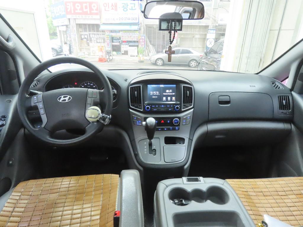 HYUNDAI Starex - Vista 9