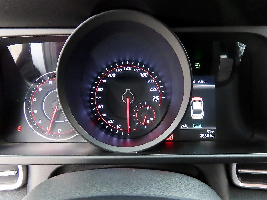 HYUNDAI Avante - Vista 11