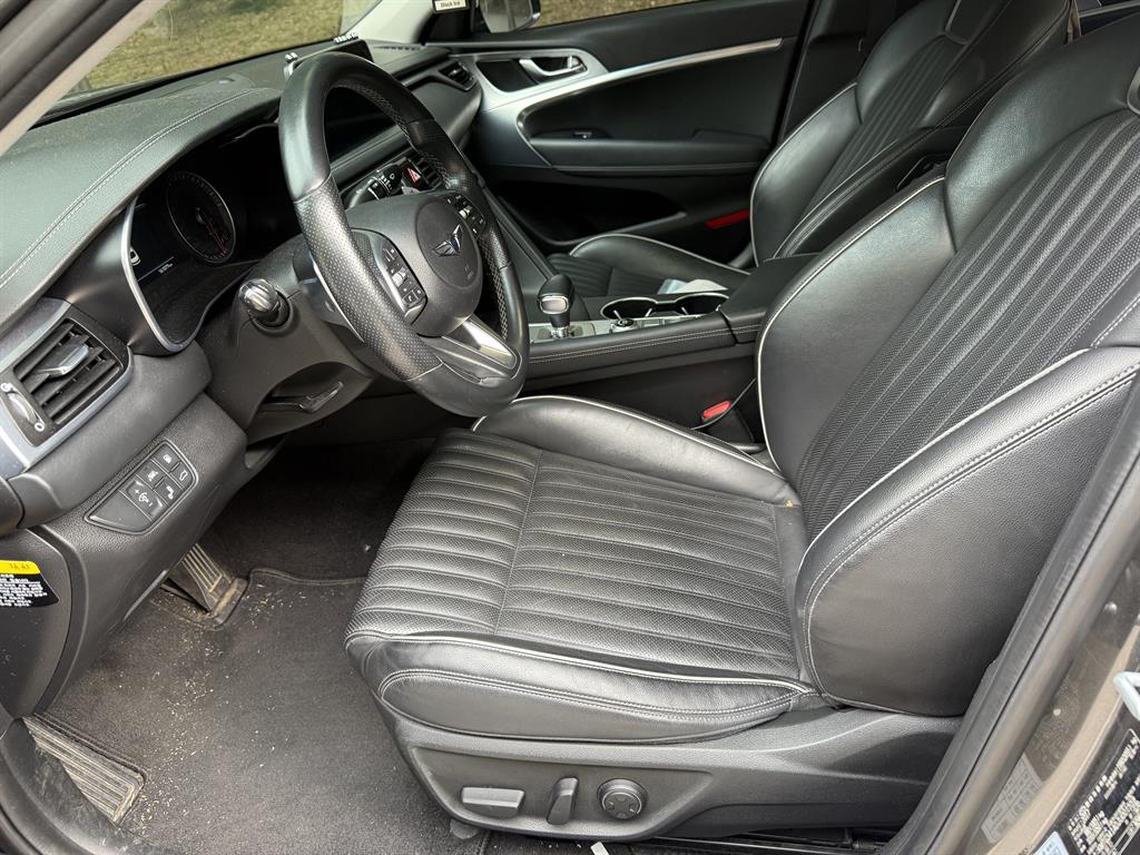 Genesis G70 - Vista 9