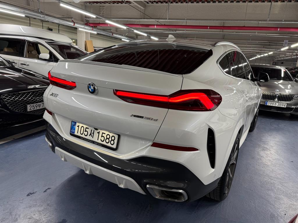 BMW X6 - Vista 8