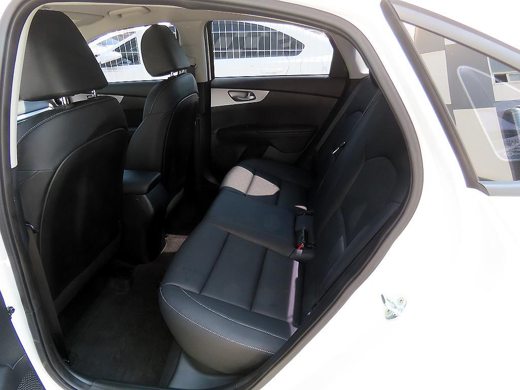 KIA K3 - Vista 8