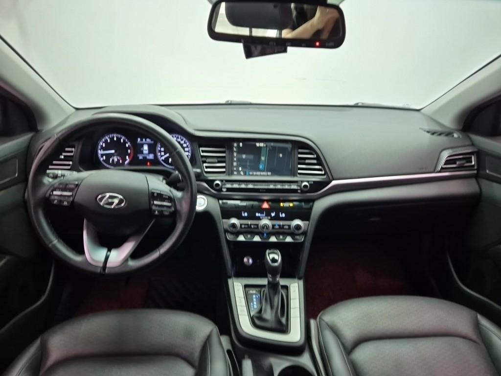HYUNDAI Avante - Vista 9