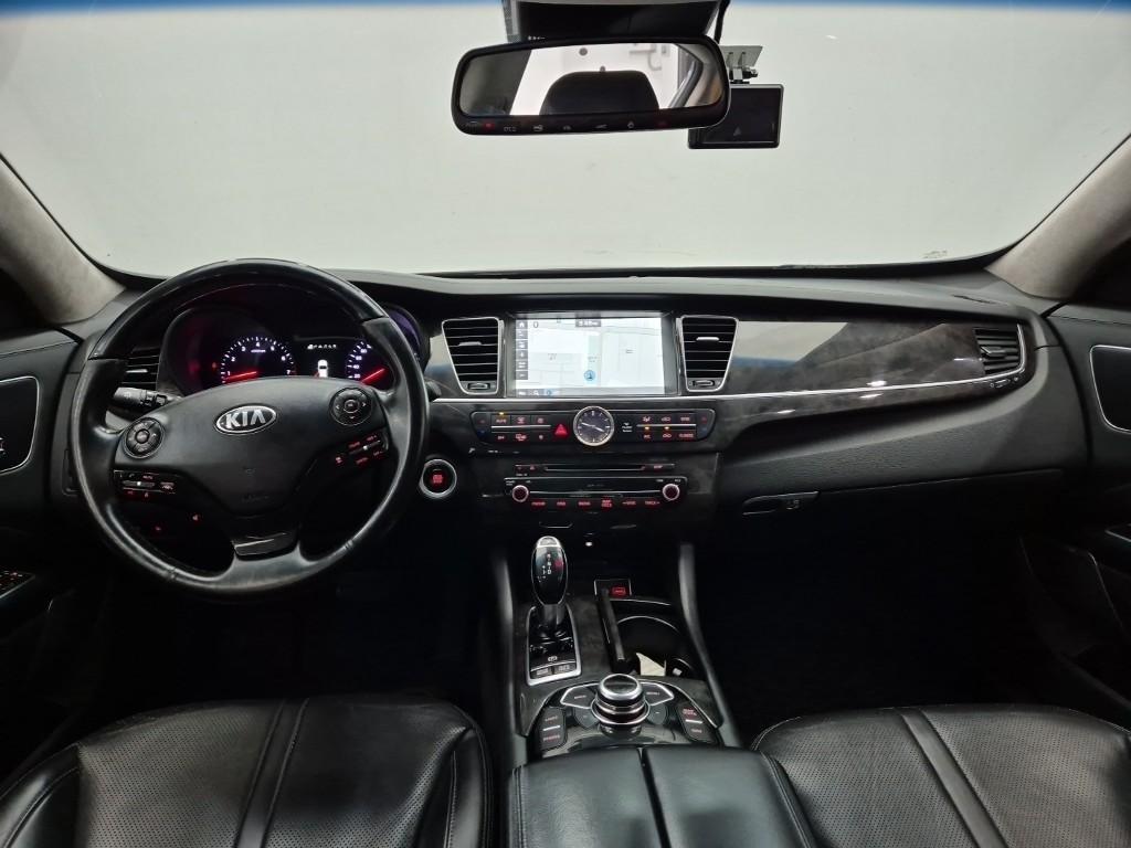 KIA K9 - Vista 9