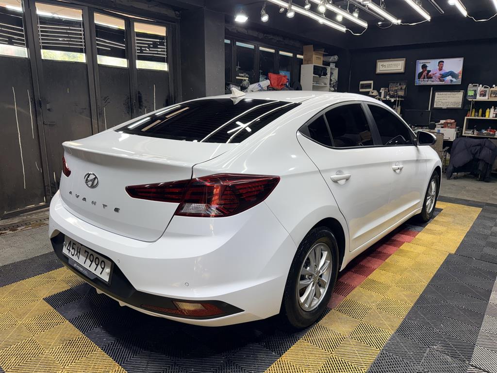 HYUNDAI Avante - Vista 6