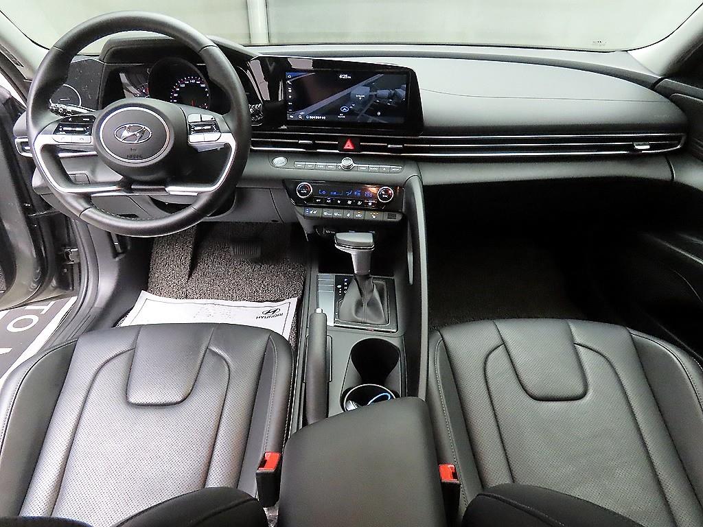 HYUNDAI Avante - Vista 9