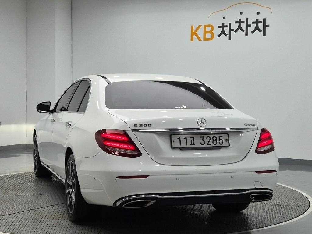Mercedes Benz E class - Vista 2