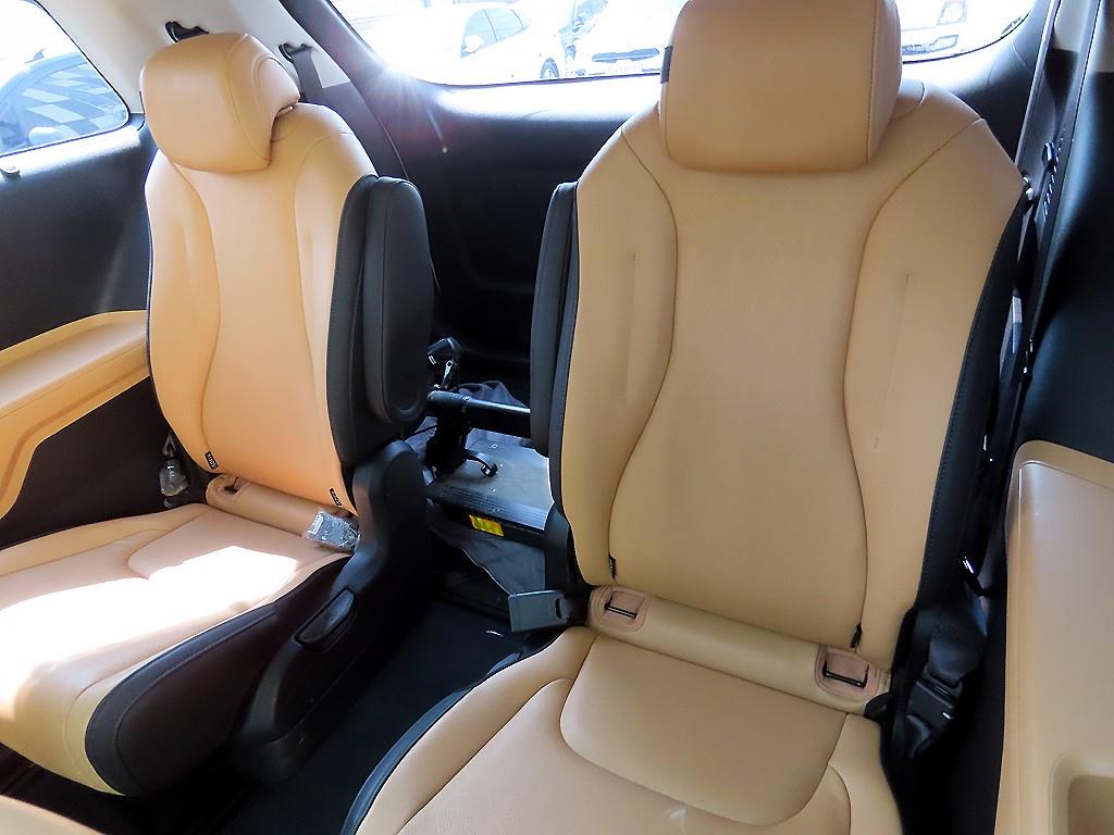 KIA Carnival - Vista 7