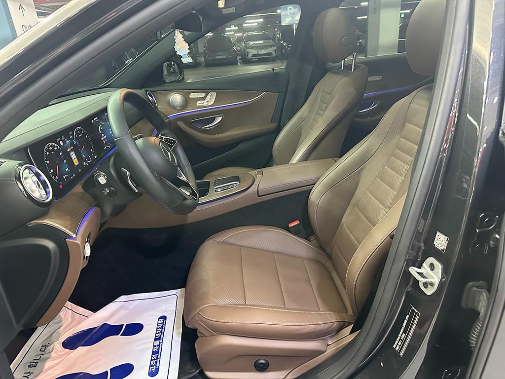 Mercedes Benz E class - Vista 8