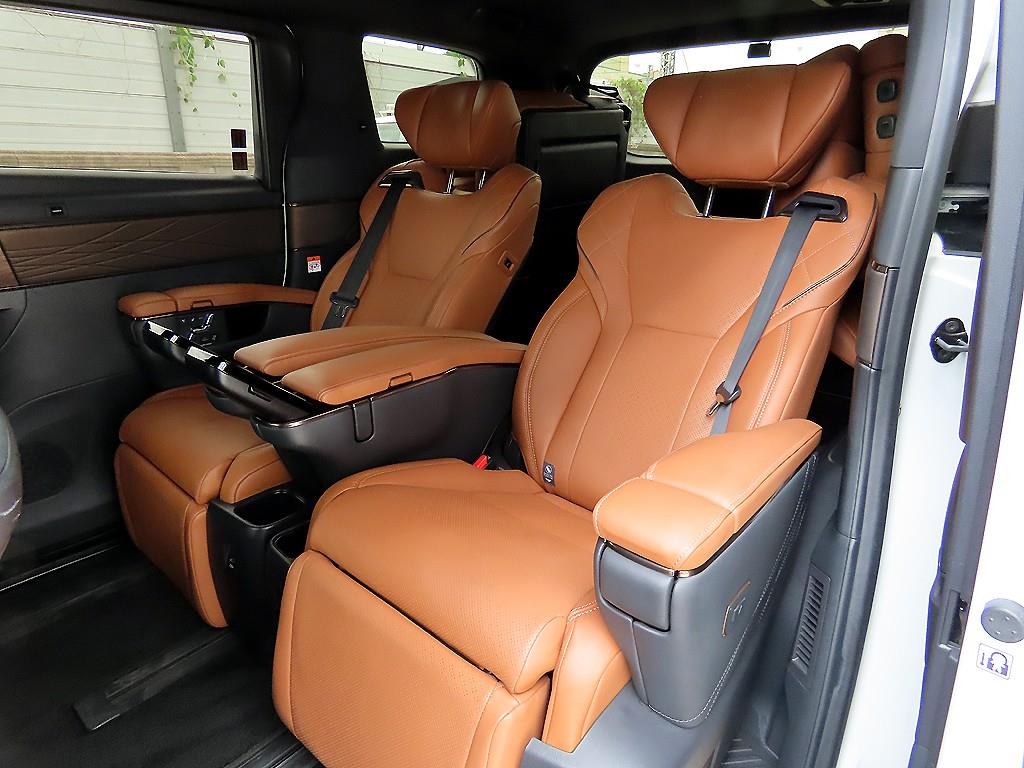 Toyota Alphard - Vista 9