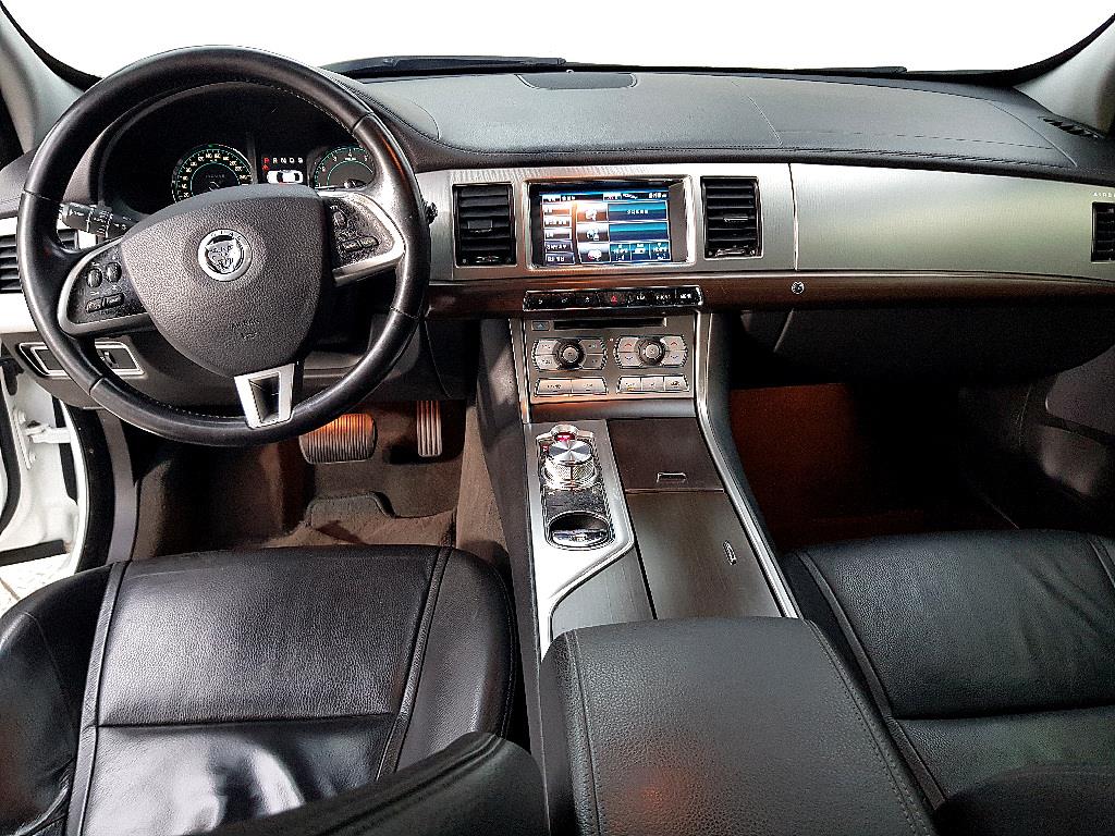 Jaguar XF - Vista 7