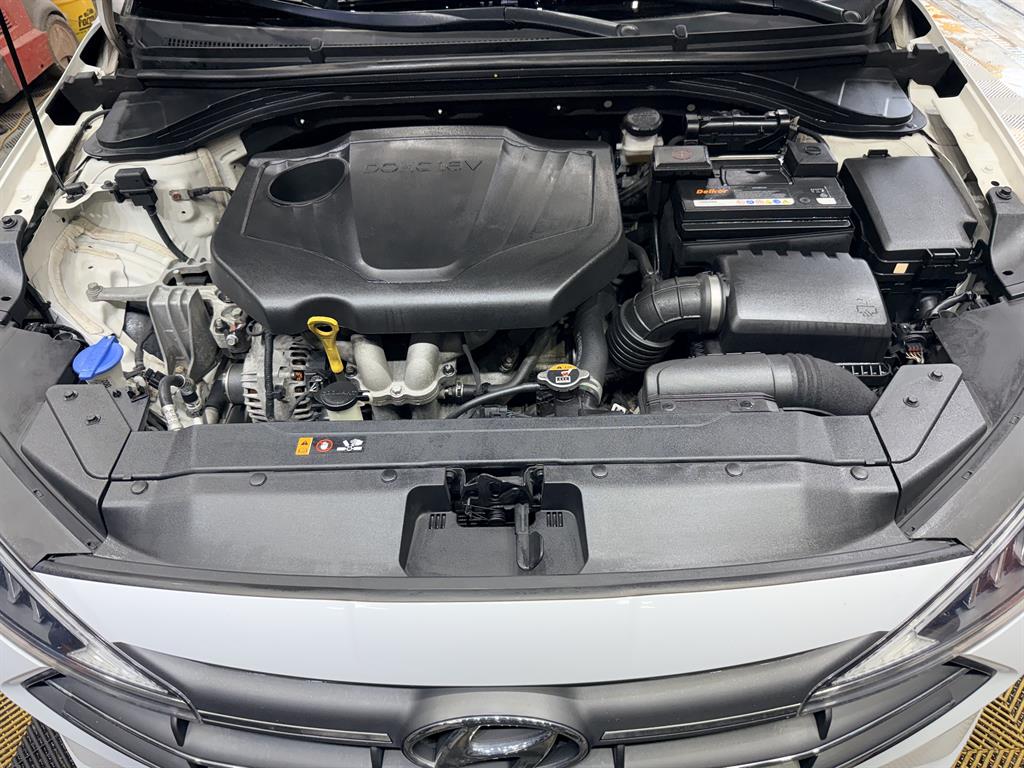 HYUNDAI Avante - Vista 7