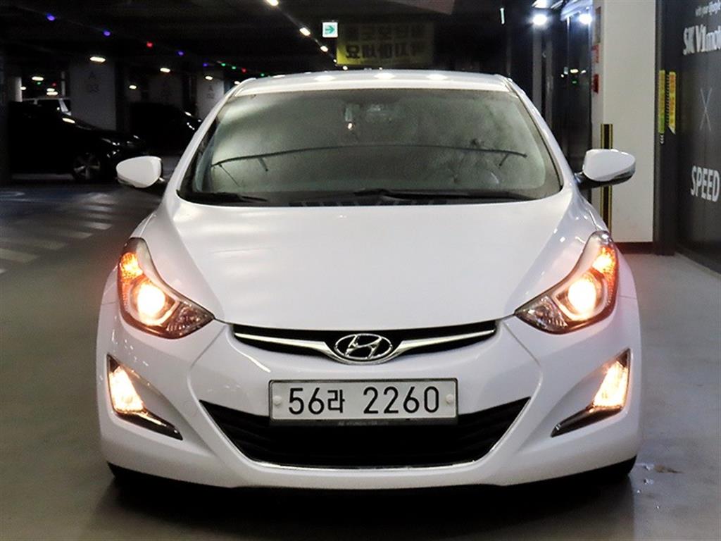 HYUNDAI Avante - Vista 2