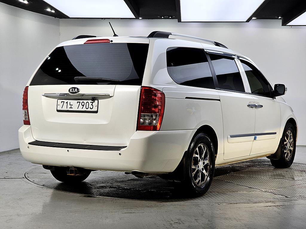 KIA Carnival - Vista 6