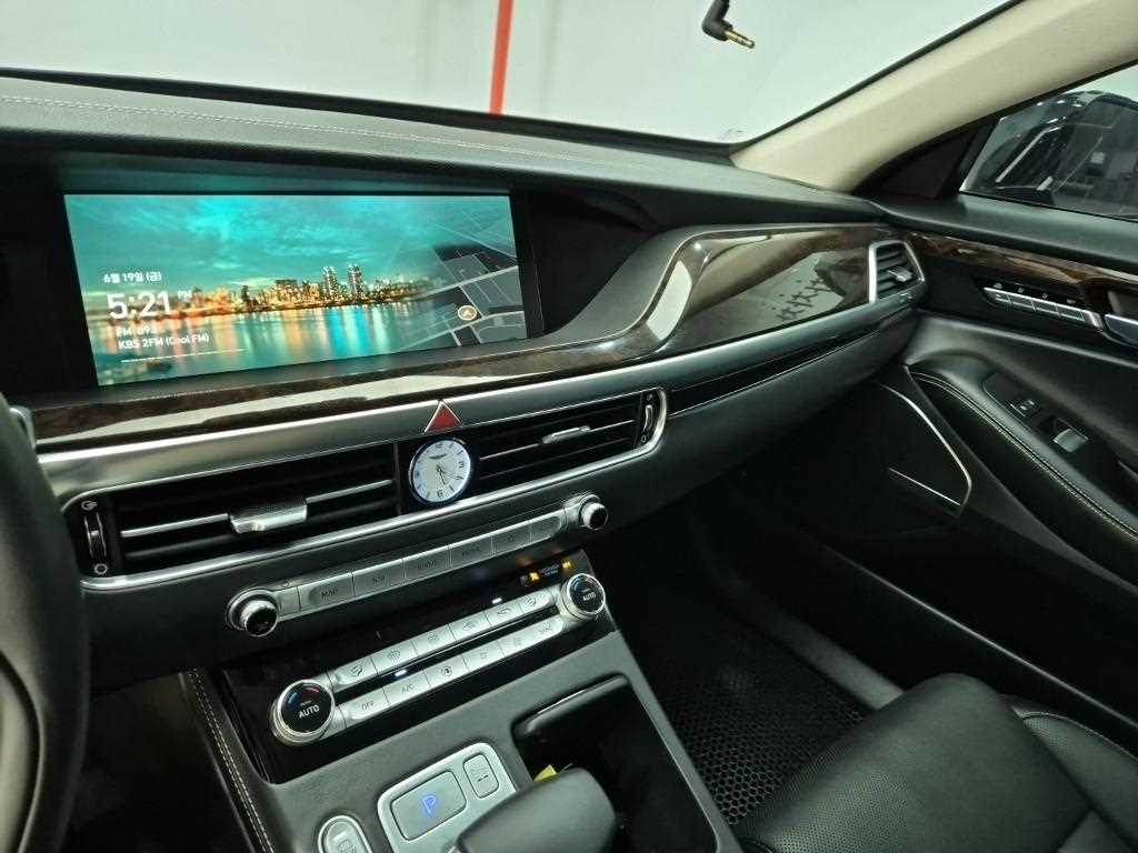 Genesis G90 - Vista 12