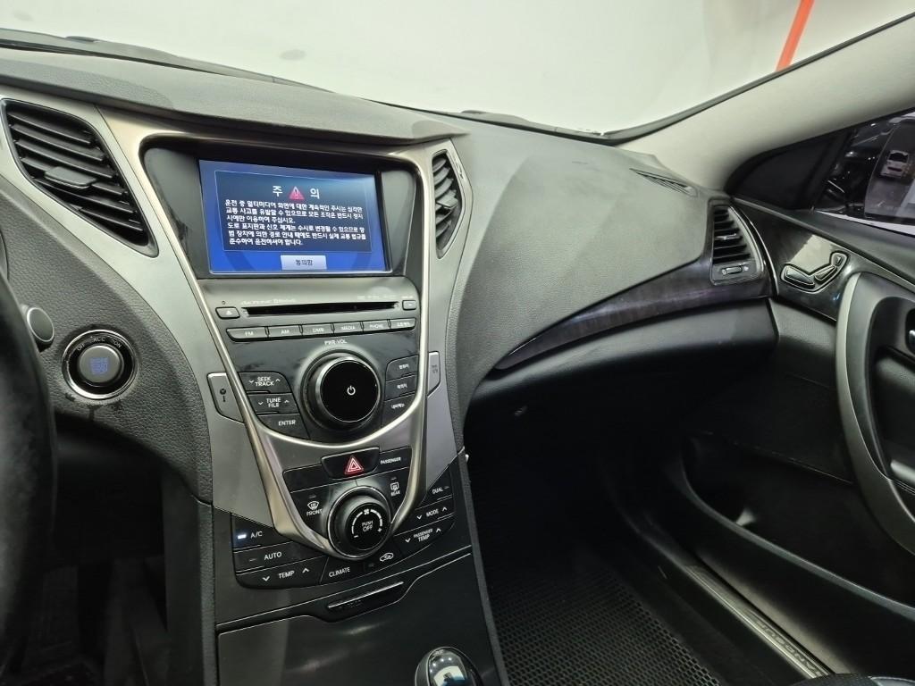 HYUNDAI Grandeur - Vista 12