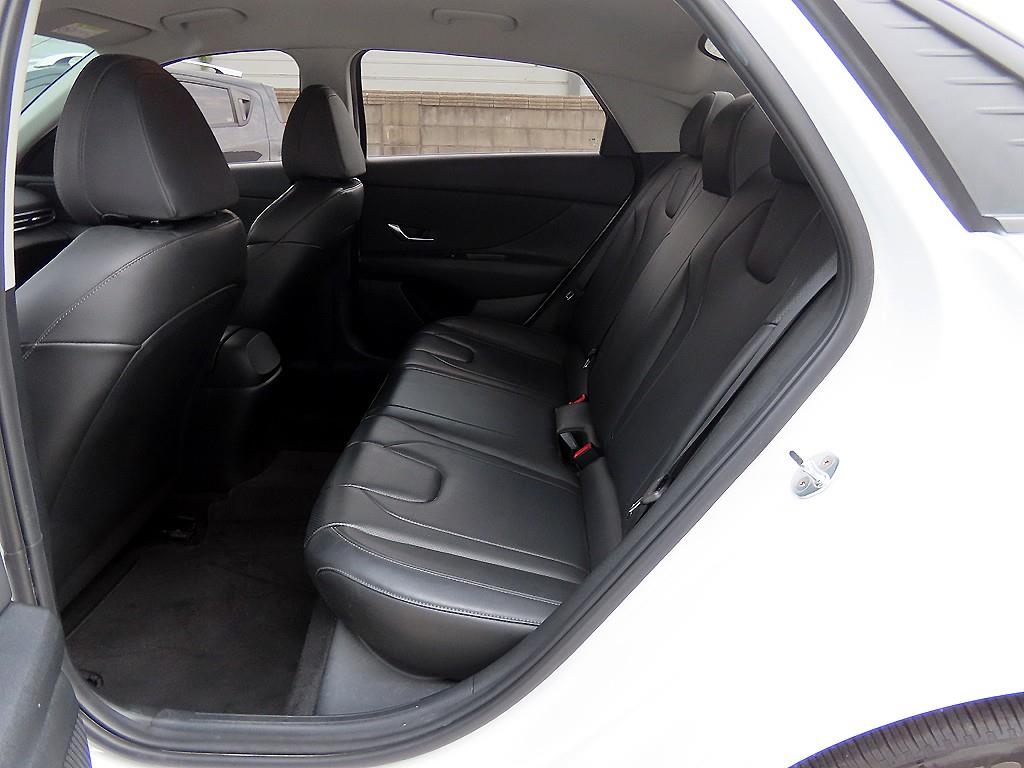 HYUNDAI Avante - Vista 8